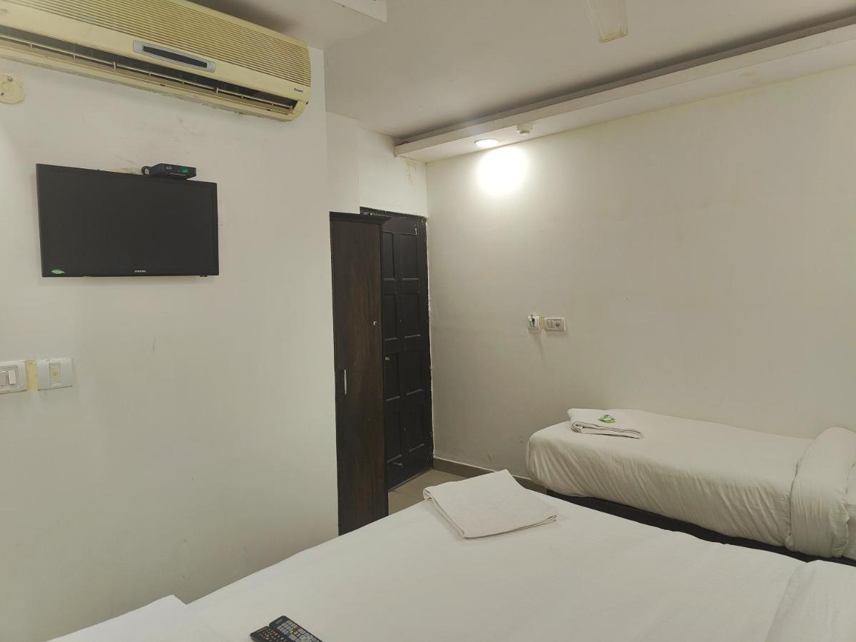 Hotel Apple Villa - Ню Делхи Екстериор снимка