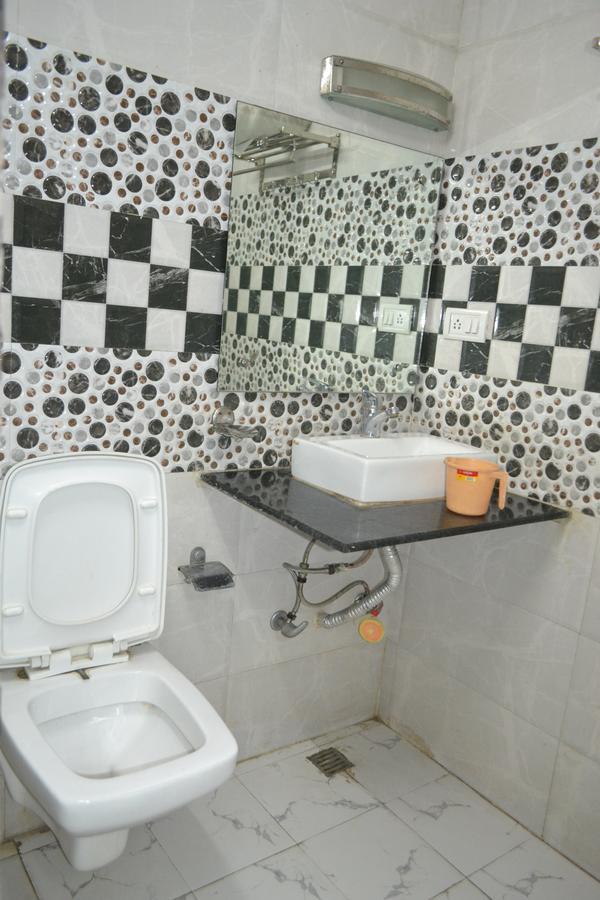 Hotel Apple Villa - Ню Делхи Екстериор снимка