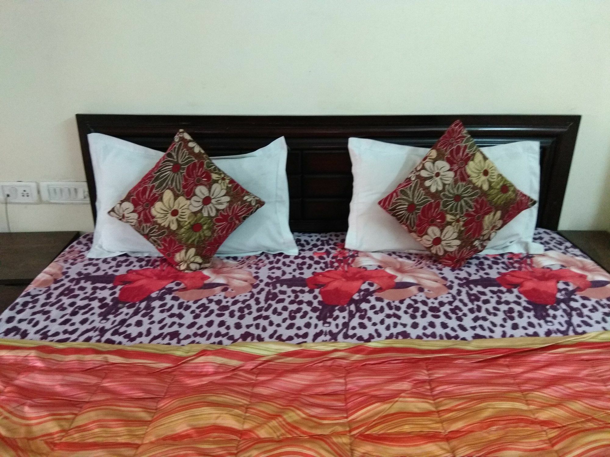 Hotel Apple Villa - Ню Делхи Екстериор снимка